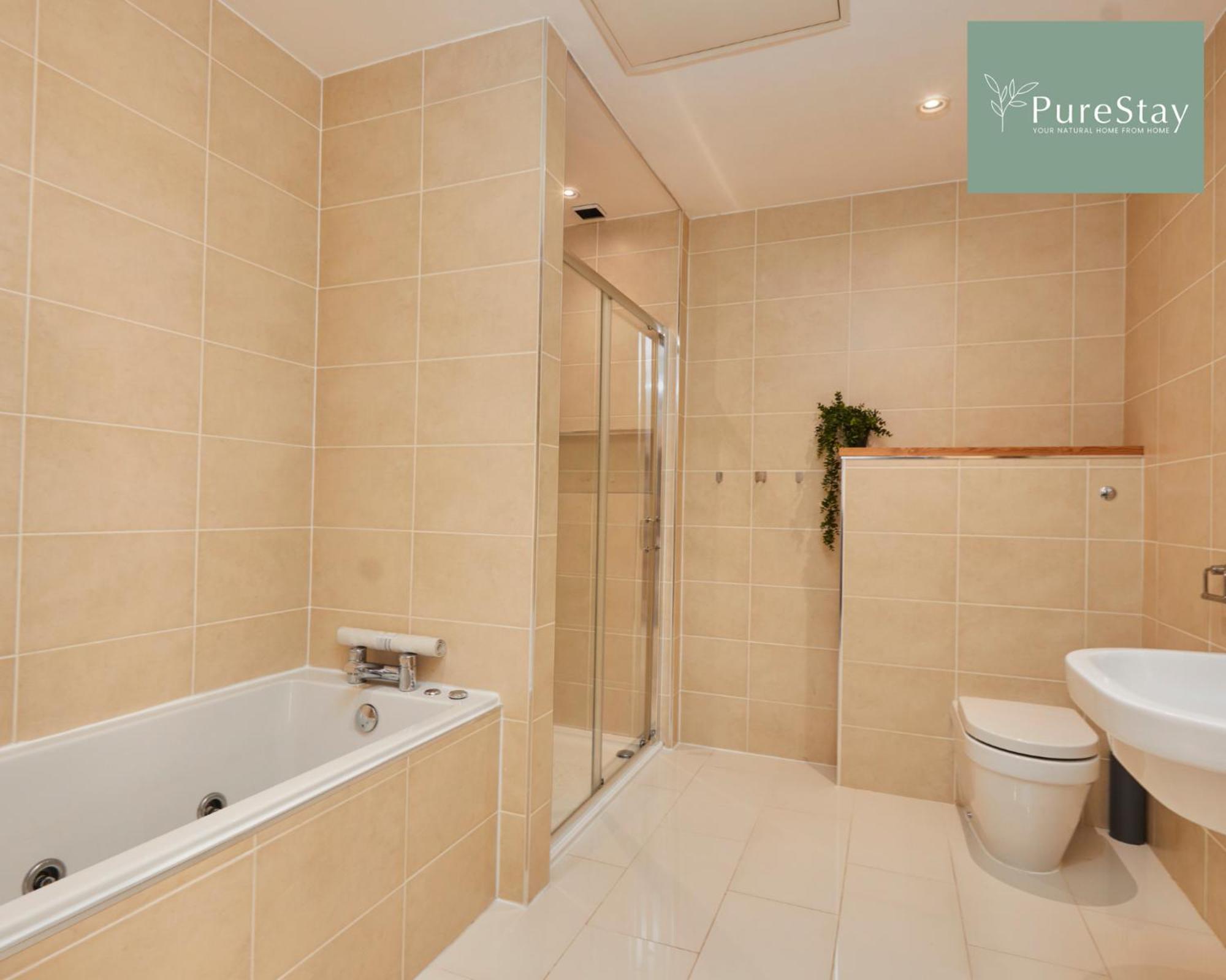 Superb House Manchester Near Etihad With Free Parking Sleeps 8 Exterior foto